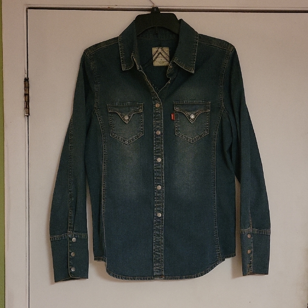 NWOT Levi's Blue Denim Long Sleeve Shirt, Cross on back